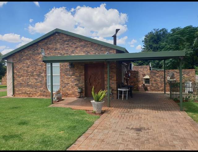 2 BEDROOM TOWNHOUSE FOR SALE IN KOSTER